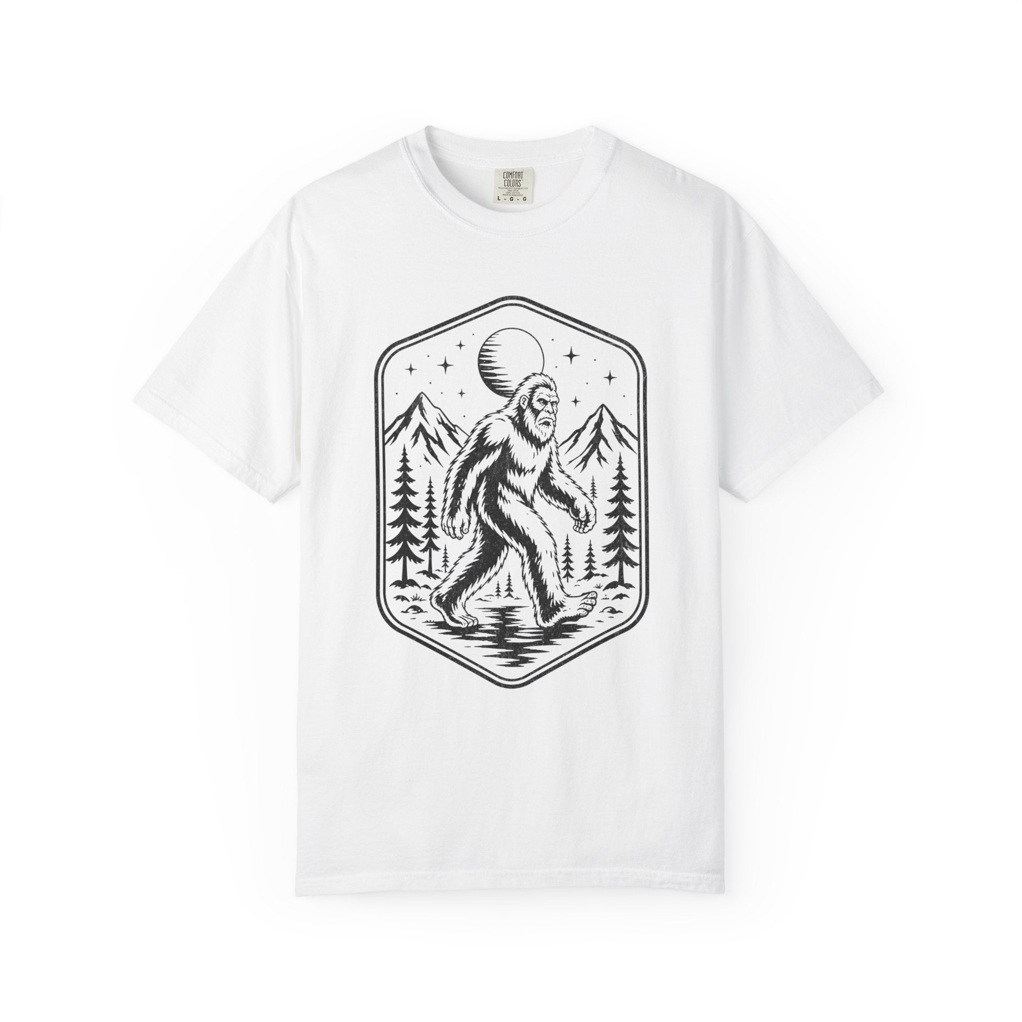 Vintage Sasquatch Badge – Cryptid Hiking T-Shirt | Outdoors Edition