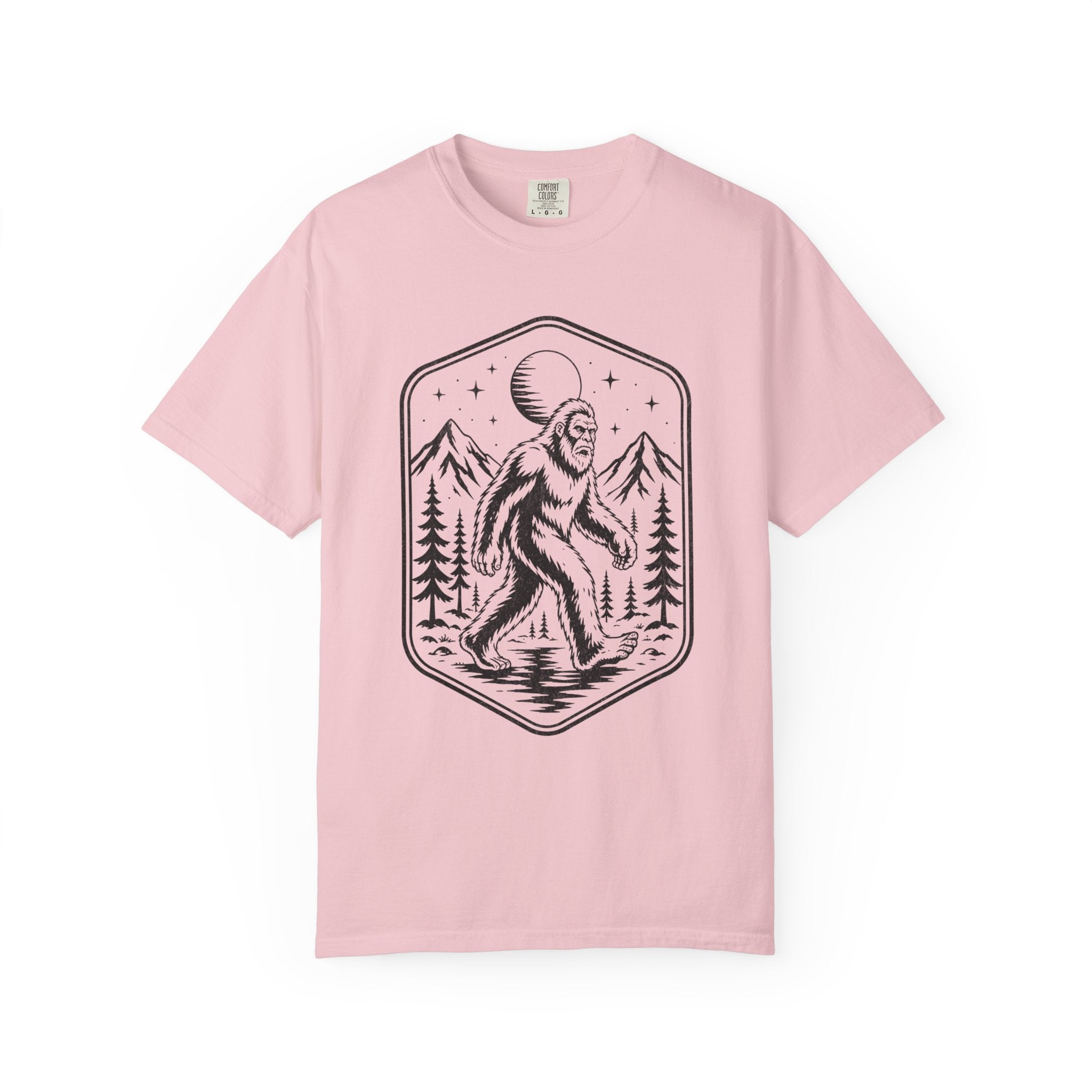 Vintage Sasquatch Badge – Cryptid Hiking T-Shirt | Outdoors Edition