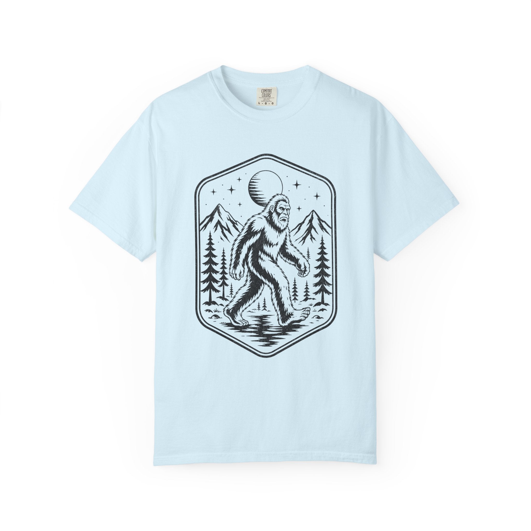 Vintage Sasquatch Badge – Cryptid Hiking T-Shirt | Outdoors Edition