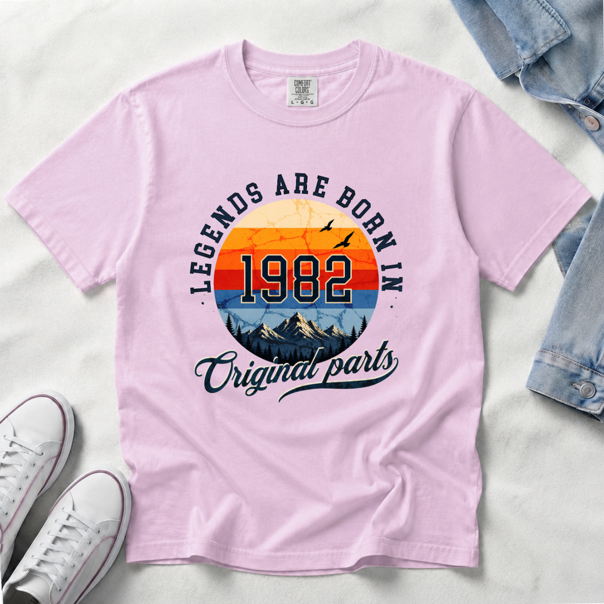 Legends Are Born in 1982 – 44th Birthday T-Shirt