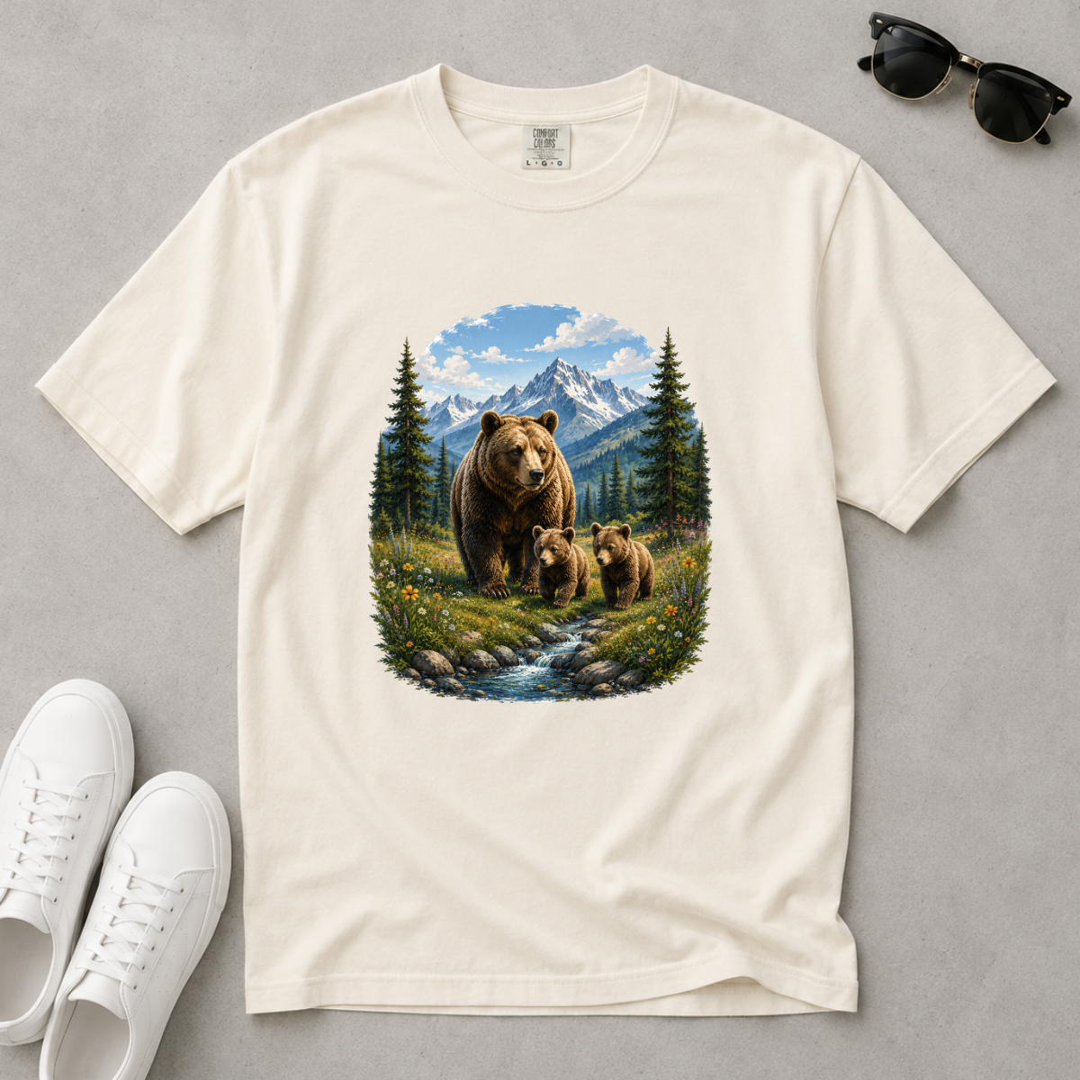 Bear Family – Mama Bear & Cubs T-Shirt | Outdoors Edition
