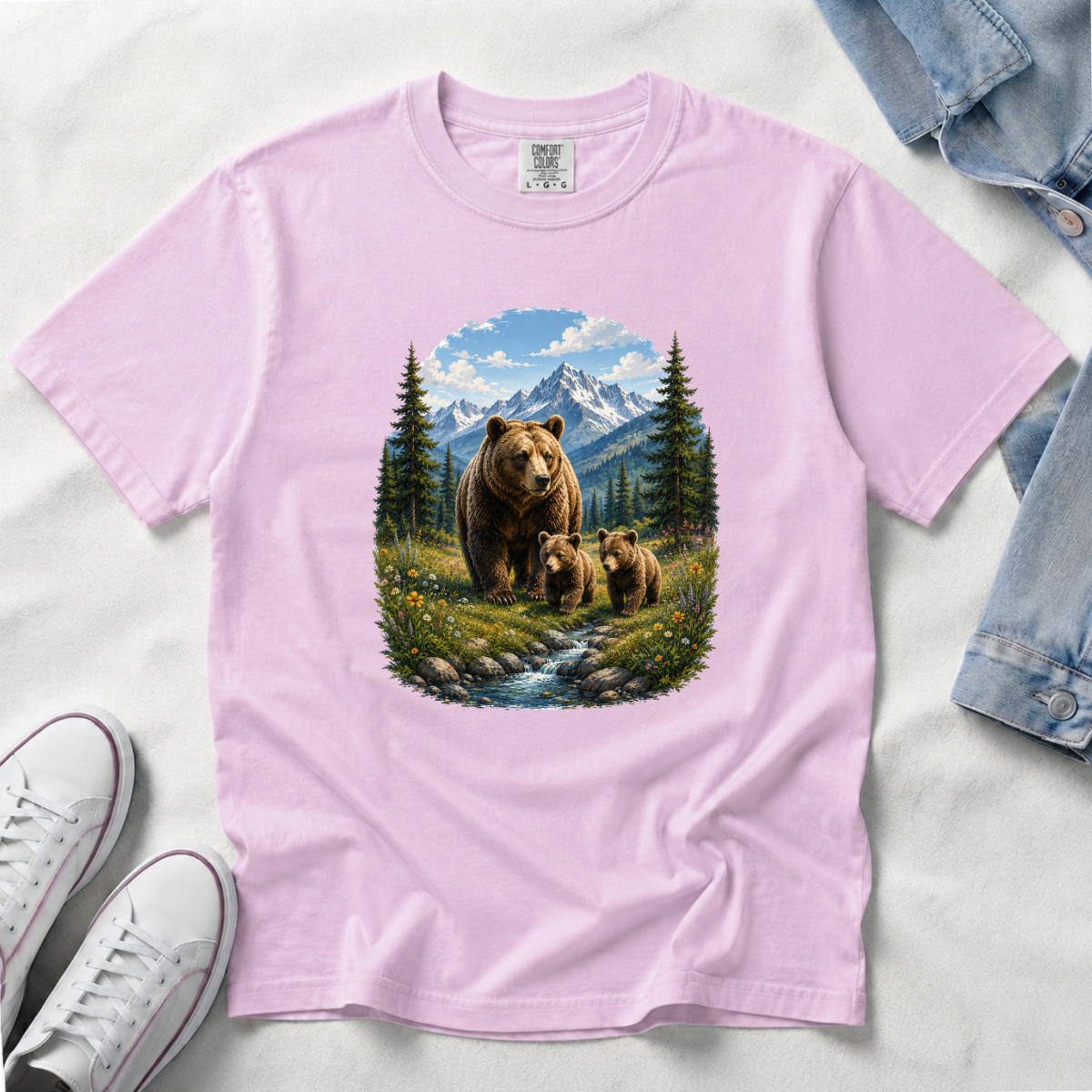 Bear Family – Mama Bear & Cubs T-Shirt | Outdoors Edition