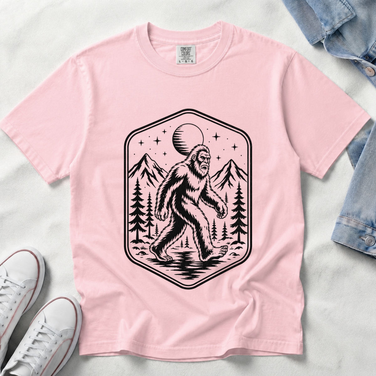 Vintage Sasquatch Badge – Cryptid Hiking T-Shirt | Outdoors Edition